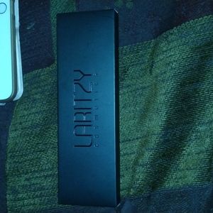 Laritzy eyeshadow palette